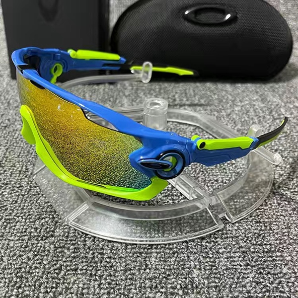 オークリー正面デザイン